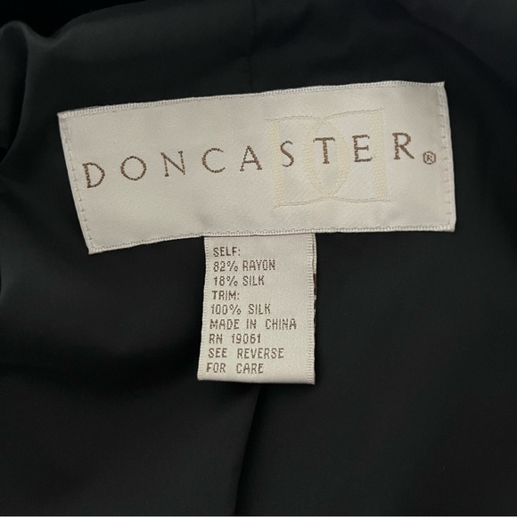 Doncaster Black Velvet Satin Trim Open Blazer Size 8 - Picture 6 of 8
